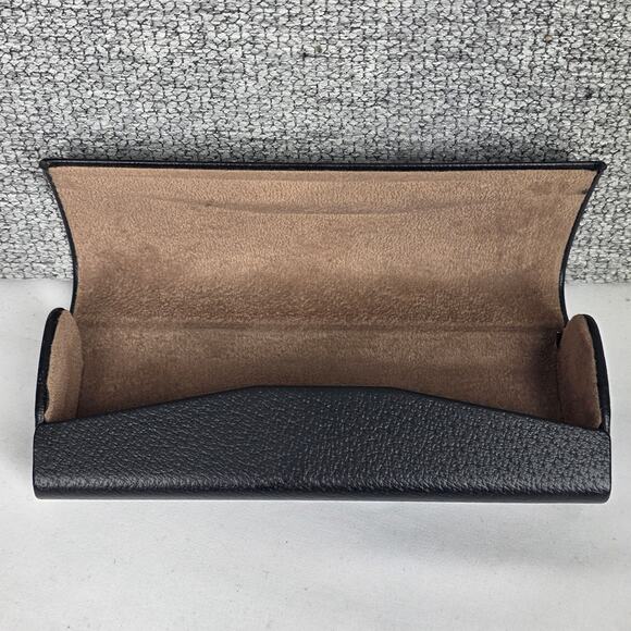 BURBERRY BLACK LEATHER EYEGLASS CASE WITH RAISED SILVER LETTER LOGO – HARD SHELL main image 9